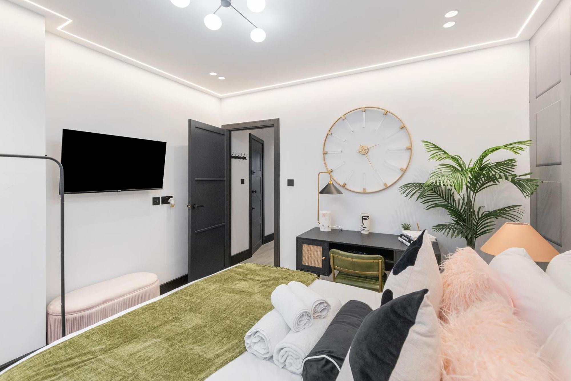 Unwind In Style 2Br With Cozy Backyard For Groups Apartment London Luaran gambar