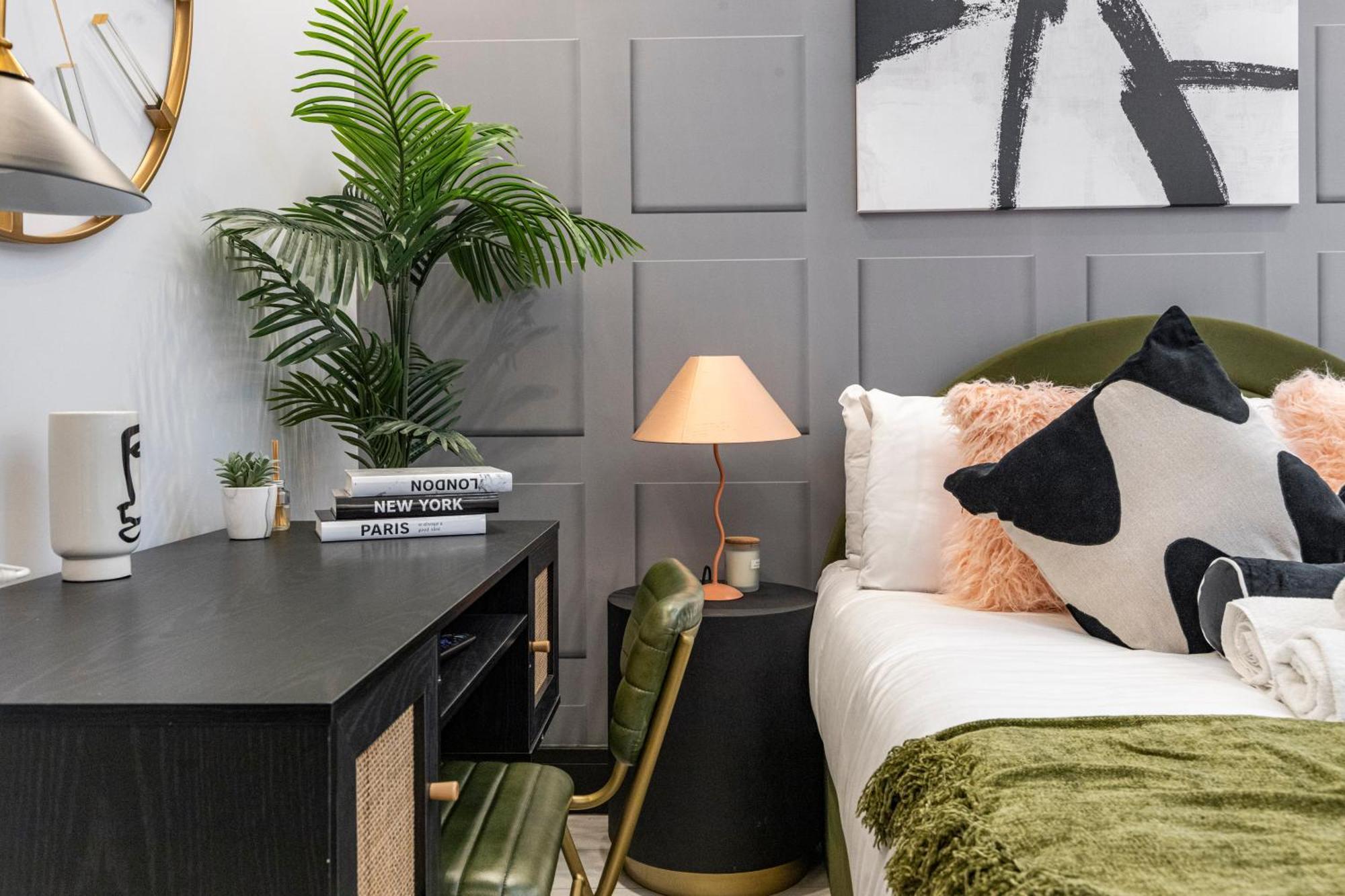 Unwind In Style 2Br With Cozy Backyard For Groups Apartment London Luaran gambar