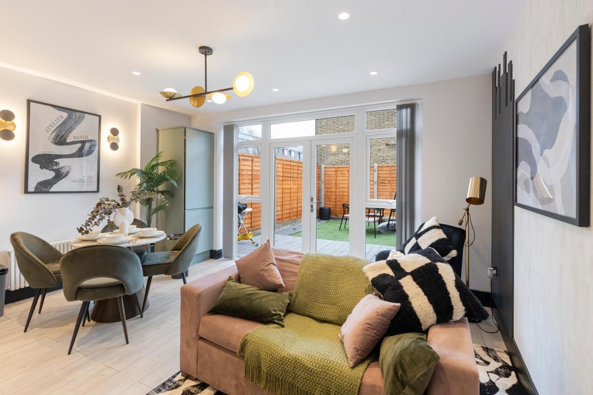 Unwind In Style 2Br With Cozy Backyard For Groups Apartment London Luaran gambar