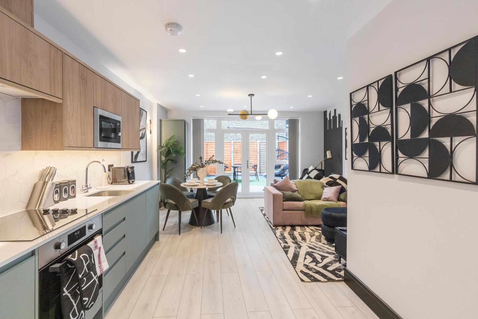 Unwind In Style 2Br With Cozy Backyard For Groups Apartment London Luaran gambar