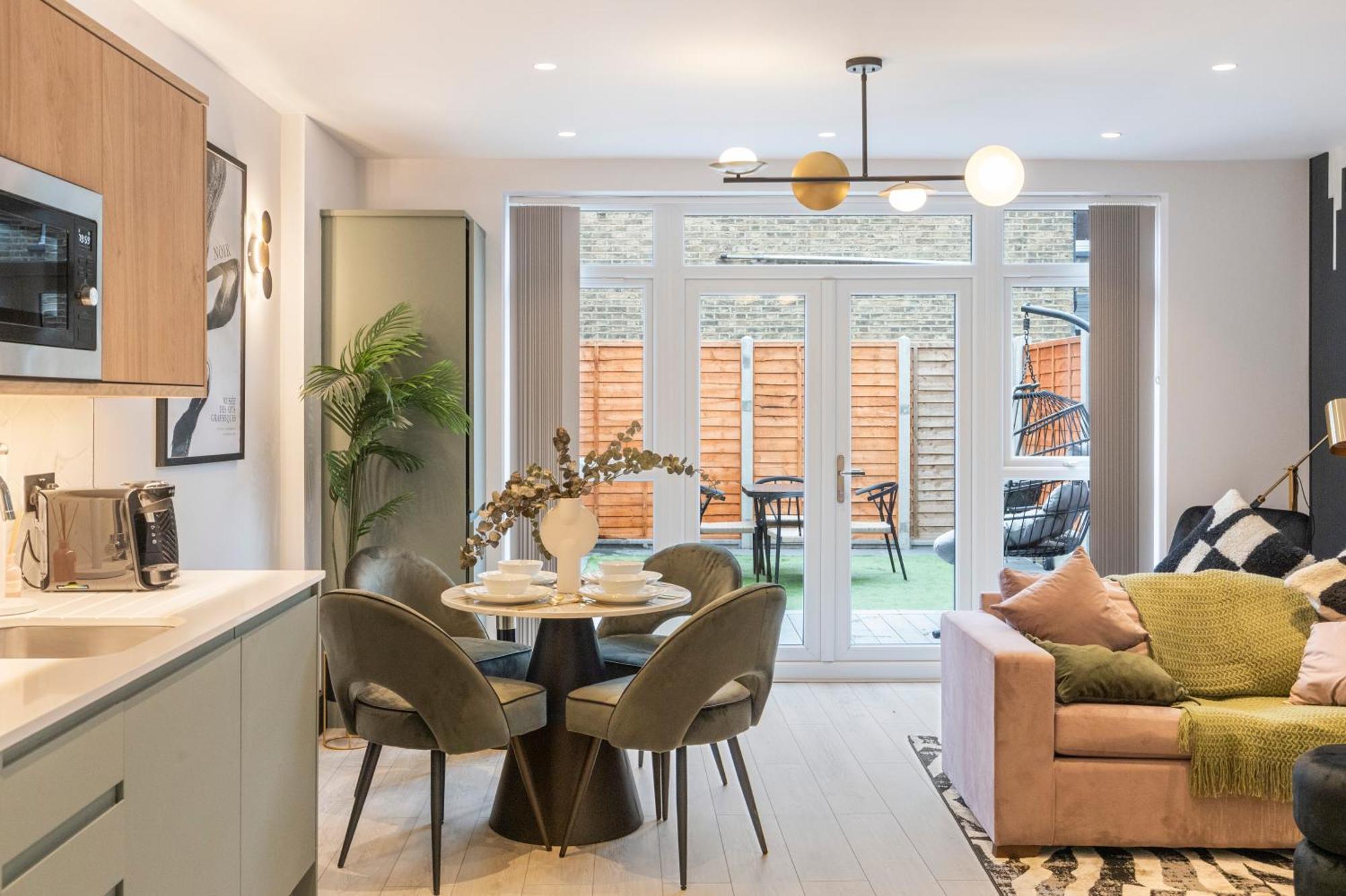 Unwind In Style 2Br With Cozy Backyard For Groups Apartment London Luaran gambar