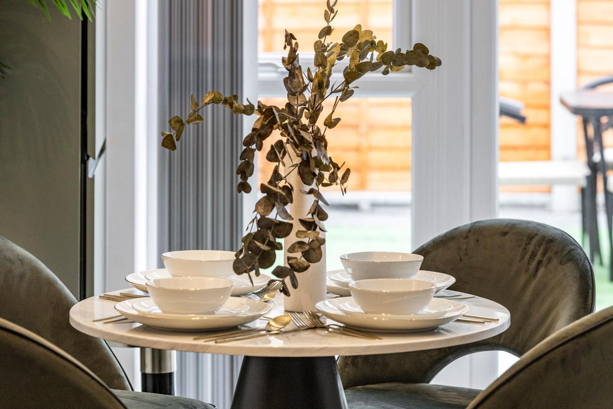 Unwind In Style 2Br With Cozy Backyard For Groups Apartment London Luaran gambar
