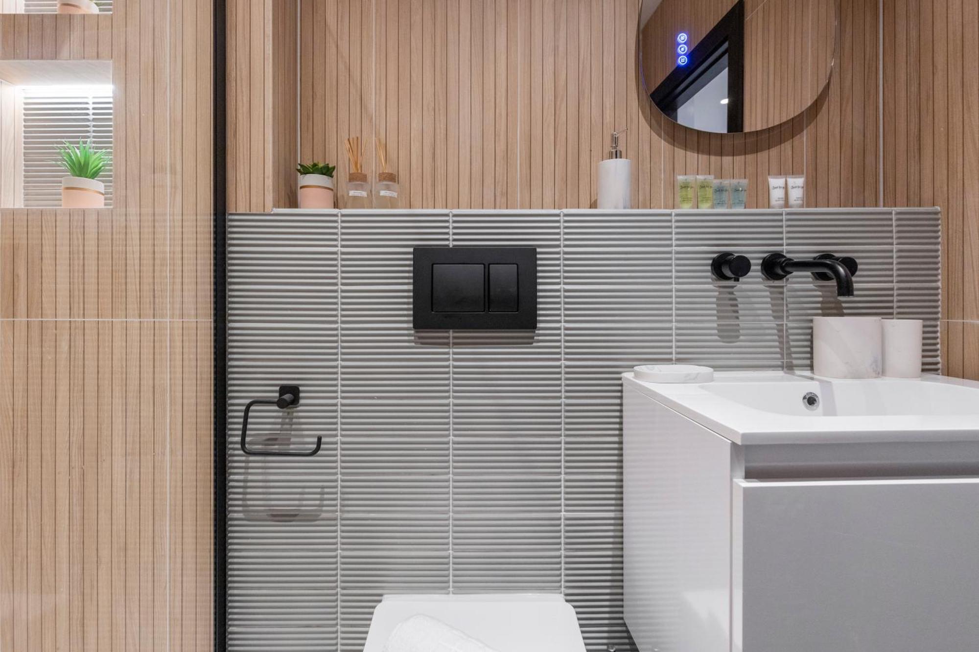 Unwind In Style 2Br With Cozy Backyard For Groups Apartment London Luaran gambar